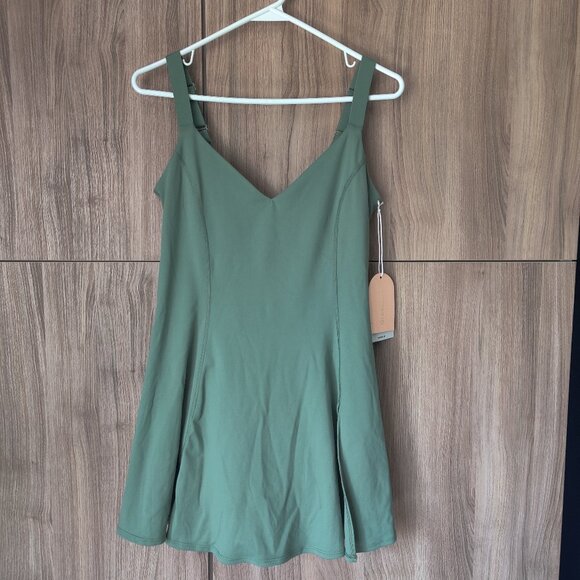 Blogilates Run Romance Dress - Green M NWT - Picture 3 of 7